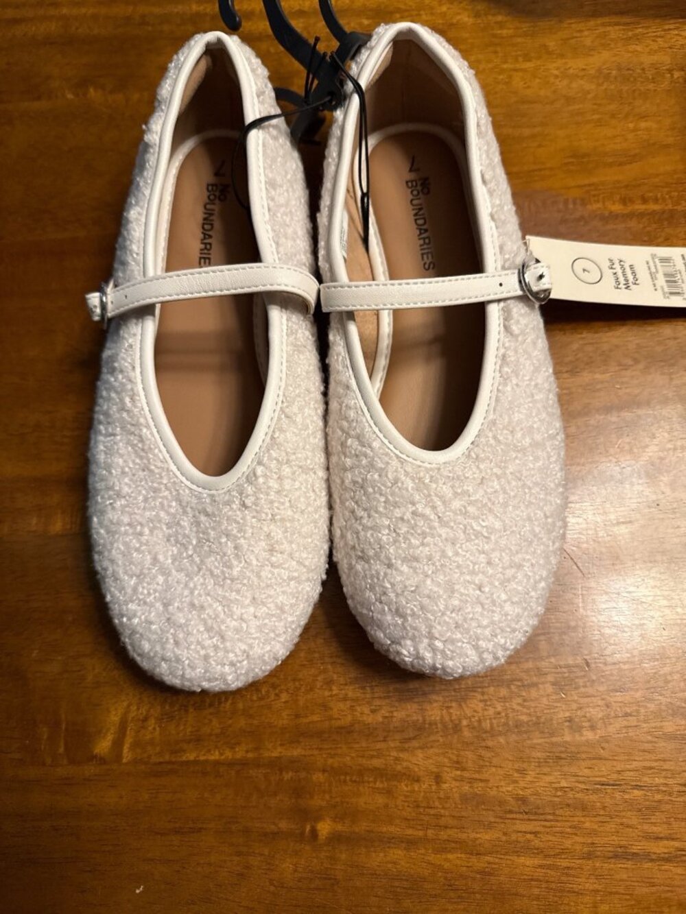 No Boundaries Womens White Sherpa Mary Jane Flats Size 7 Cozy & Stylish